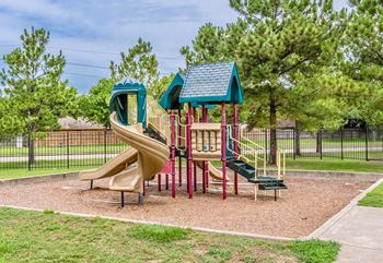 Knolls at West Oaks_Outdoor Playground